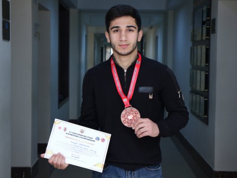 AzMİU tələbəsi beynəlxalq çempionatın qalibi oldu