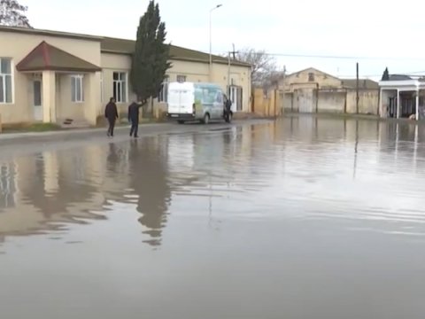 Gölməçəylə əhatə olunmuş internat məktəbi -&nbsp;VİDEO