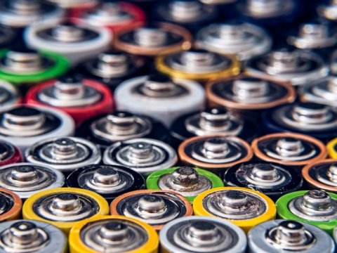 Alimlər uzun illər istifadə müddəti olan almaz akkumulyator yaradıblar