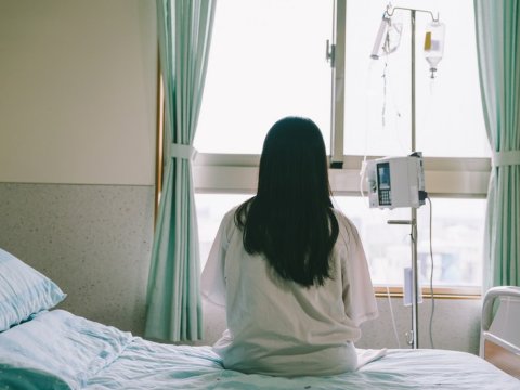 Gənc qız yol-nəqliyyat hadisəsində xəsarət alıb