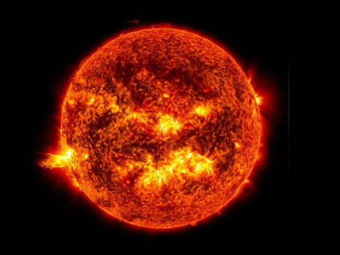 Günəşdə iki böyük partlayış baş verib