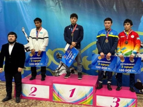Gənc&nbsp;güləşçilərimiz&nbsp;Qazaxıstanda qızıl medal qazanıblar