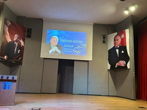 İzmirdəki “Heydər Əliyev” məktəbində Ulu Öndərin xatirəsi anılıb