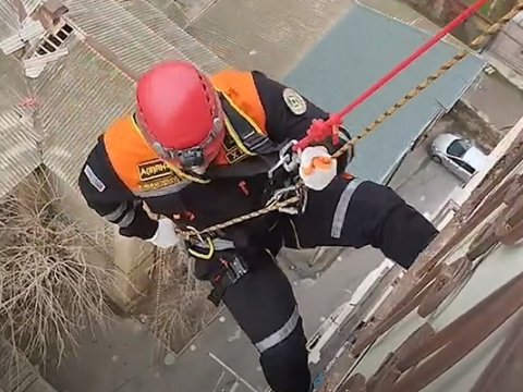 Bağlı qapı arxasında qalan azyaşlı xilas edildi&nbsp;- Video