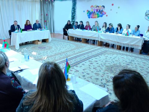 Məktəbəqədər təhsil müəssisələrinin fəaliyyəti müzakirə olunub