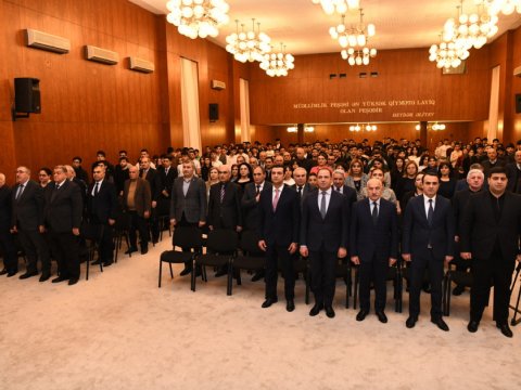 ADNSU-da Ümummilli Lider Heydər Əliyevin anım gününə həsr olunmuş tədbir keçirilib