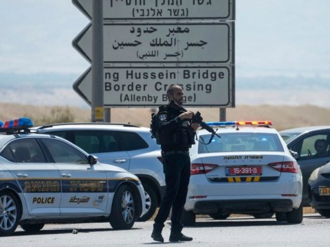 İsrailə məxsus avtobusa atəş açılıb, bir uşaq ölüb