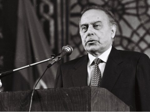 Naxçıvana qayıdanda ilk işim müəllimlərimi axtarmaq oldu&nbsp;&ndash; Ulu Öndərin təhsil işçiləri ilə görüşündən