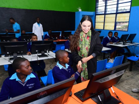 Ruandada 1000 şagird fond tərəfindən kompüterlə təchiz olunub