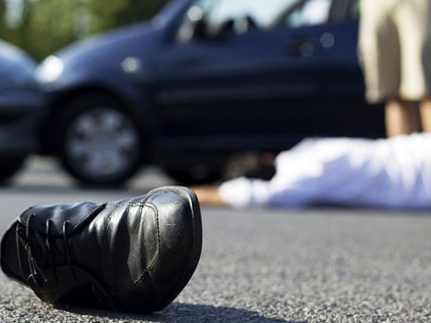 Gənc piyadanı avtomobil vurub