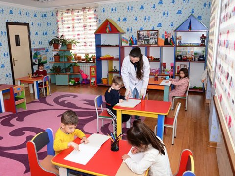 Bağçada azyaşlılara köhnə yeməklər verilir? - AÇIQLAMA