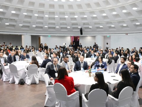 Xaricdə təhsil üzrə Dövlət Proqramının məzunları ilə görüş keçirilib