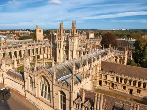Oksford Universiteti qəbul tələblərini azaldır
