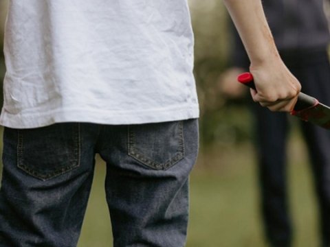 15 yaşlı yeniyetmə tanışı tərəfindən&nbsp;BIÇAQLANDI-YENİLƏNDİ