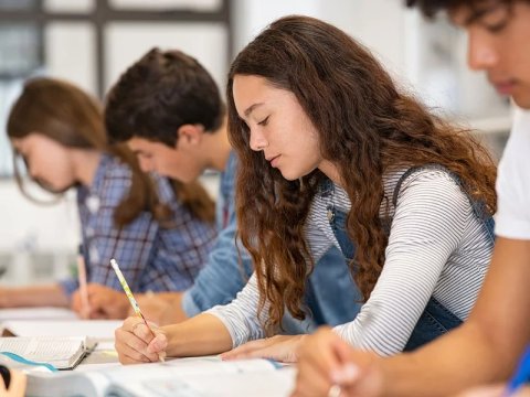 Ödənişsiz təhsil alanların siyahısı genişlənib: Yeni dəyişikliklərin İZAHI