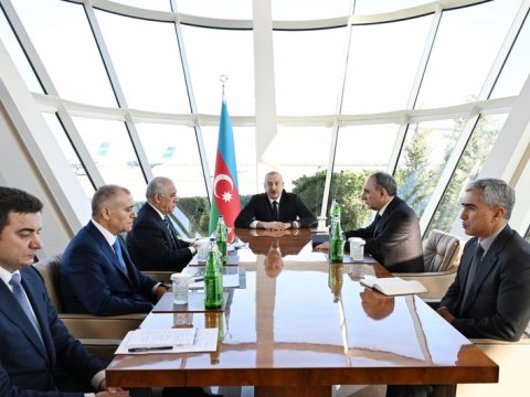 Prezident İlham Əliyev təyyarə qəzası ilə bağlı müşavirə keçirib - YENİLƏNİB