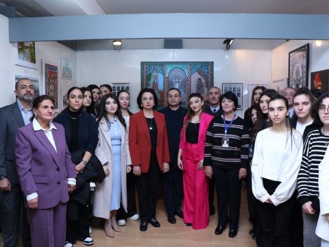 AzMİU tələbələri bu dəfə molbertin qarşısında dayanaraq İrəvana boylandılar