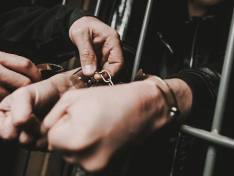 Azərbaycanda 70 yaşlı "professor" həbs edildi