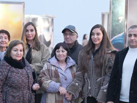 Leyla və Arzu Əliyevalar bulvarda&nbsp;-&nbsp;FOTOLAR