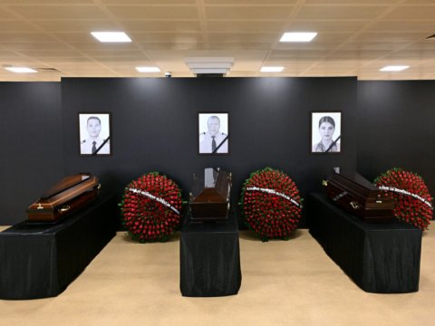 Ekipaj üzvlərinin vida mərasimi keçirilir