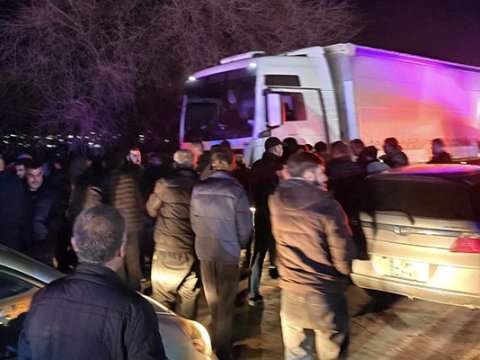 Yeniyetmələrin ölümünə görə qarşıdurma yarandı&nbsp;