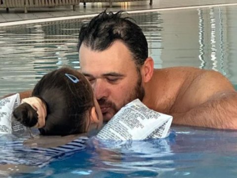 Emindən qızı ilə bağlı paylaşım