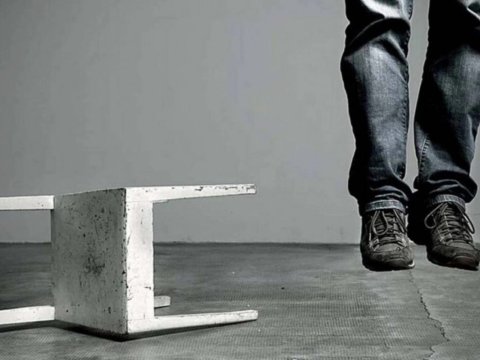 21 yaşlı oğlan özünü asdı