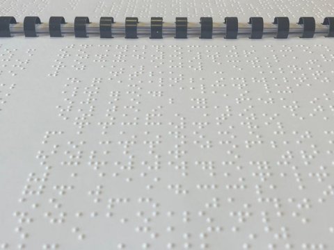 Ombudsmanın təşəbbüsü əsasında Brayl əlifbası ilə maarifləndirici vəsait hazırlanıb