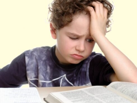 Psixoloqdan TÖVSİYƏ: "Tətildən sonra şagirdləri dərslə yükləməyin"