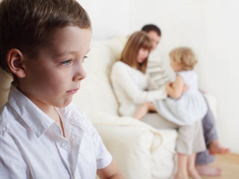 Qısqanclıq və paxıllıq: Uşaqlarda bu hisslər nədən yaranır? - PSİXOLOQ