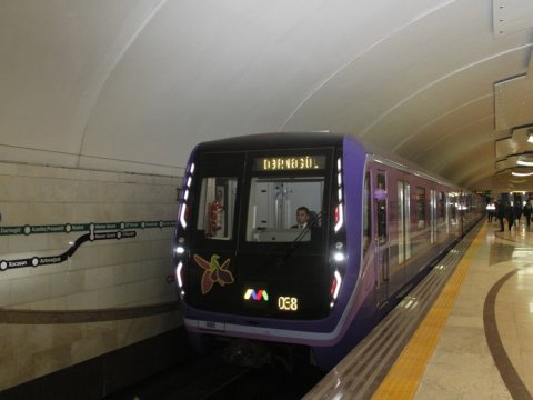 Bakı&nbsp;metrosunda insident - Qatarlar&nbsp;GECİKDİ