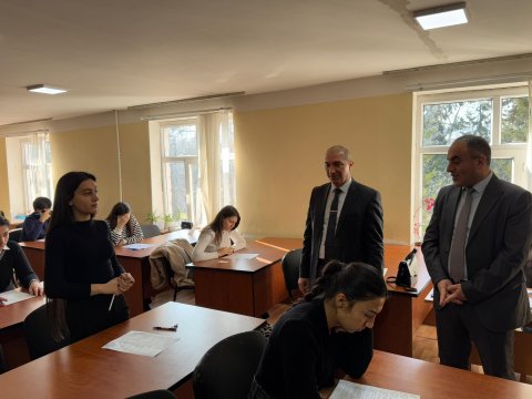 Valideynlər MDU-da imtahan prosesini müşahidə edib