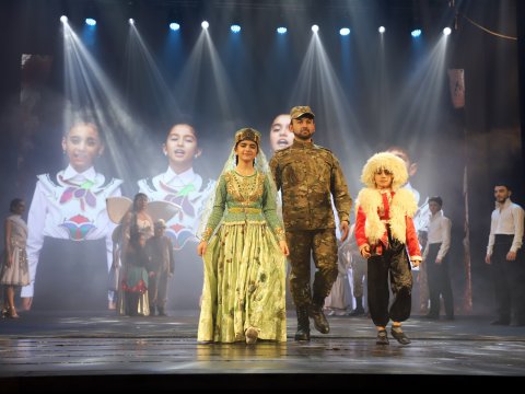 Möcüzələr diyarına...&rdquo; adlı tamaşanın primyerası baş tutub