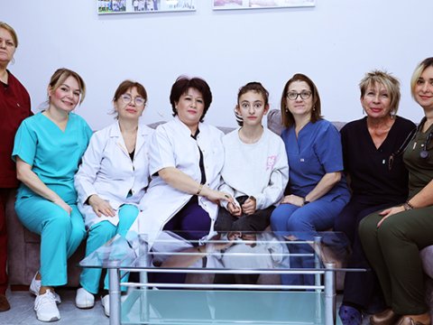 Azyaşlı qız 14 gün sonra komadan ayıldı