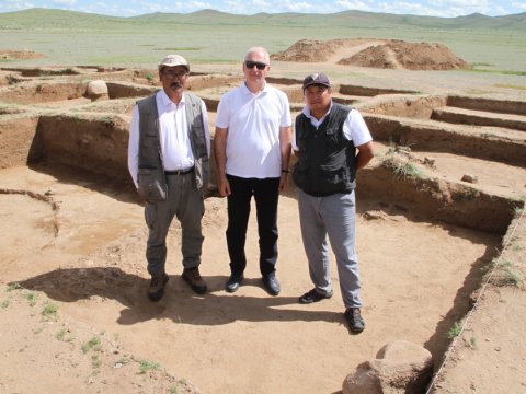 Türk-monqol arxeoloqlarının yeni kəşfi: xaqanlıq dövrünə aid nadir yazılı abidə