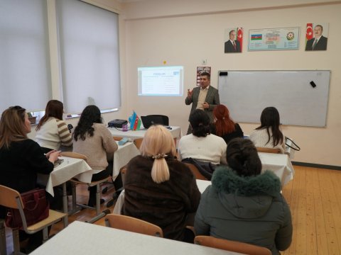 DİM xarici dil fənnini tədris edən müəllimlərlə görüş keçirib