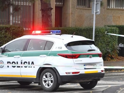 Şagird məktəbdə iki nəfəri öldürdü