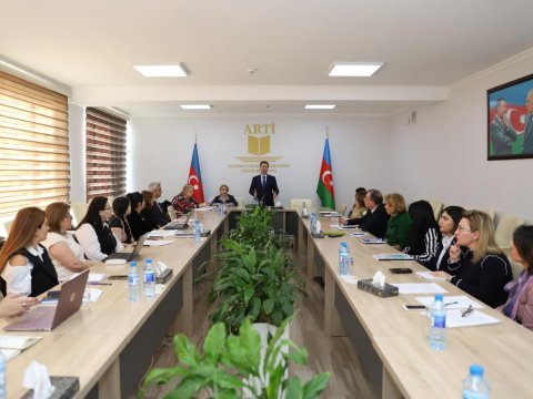 Xarici dil fənn kurikulumunun müzakirəsi təşkil edilib