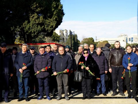 DİM kollektivi Şəhidlər xiyabanını ziyarət edib