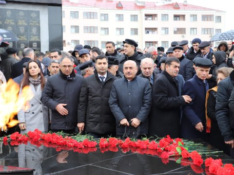 LDU heyəti Şəhidlər Xatirə Abidə Kompleksini ziyarət edib