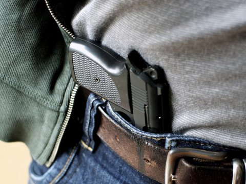 Çexiyada müəllim şagirdi tapança ilə zərərsizləşdirib