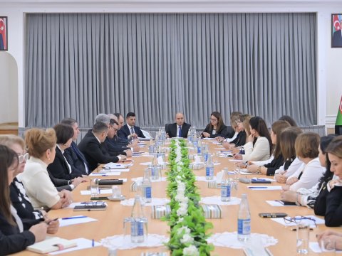 Elm və təhsil naziri məktəb direktorları ilə görüşüb