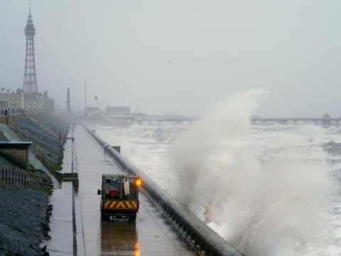Qasırğaya görə məktəblərdə dərslər dayandırılır