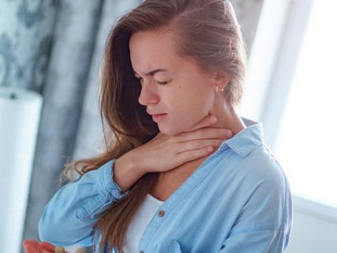 Yeniyetmə "təsadüfən" diş fırçasını udub