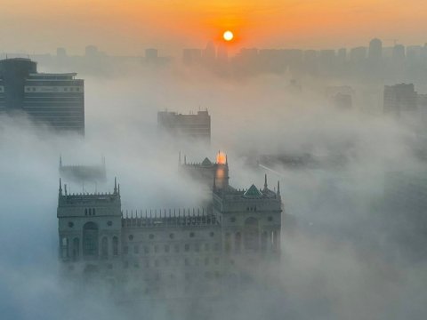 Bəzi yerlərdə duman müşahidə olunub -&nbsp;FAKTİKİ HAVA