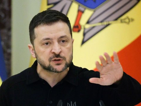 Zelenski müəllimləri də cəbhəyə göndərmək istəyir