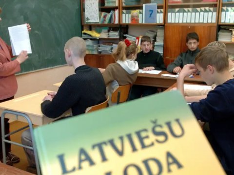 Latviyada şagirdlərin şəxsi əşyaları yoxlanılacaq