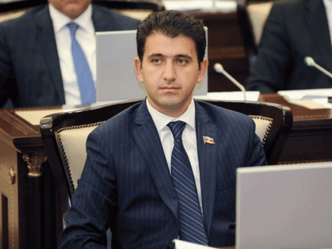 Deputat bölgələrdə gənclər təşkilatlarının kəskin azalmasından şikayətlənib