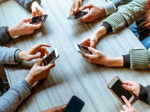 16 yaşdan kiçik uşaqların sosial mediadan istifadəsi qadağan ediləcək