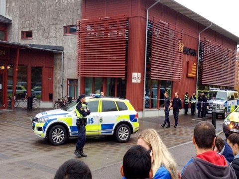 Məktəbə silahlı hücum edənlər zərərsizləşdirilib